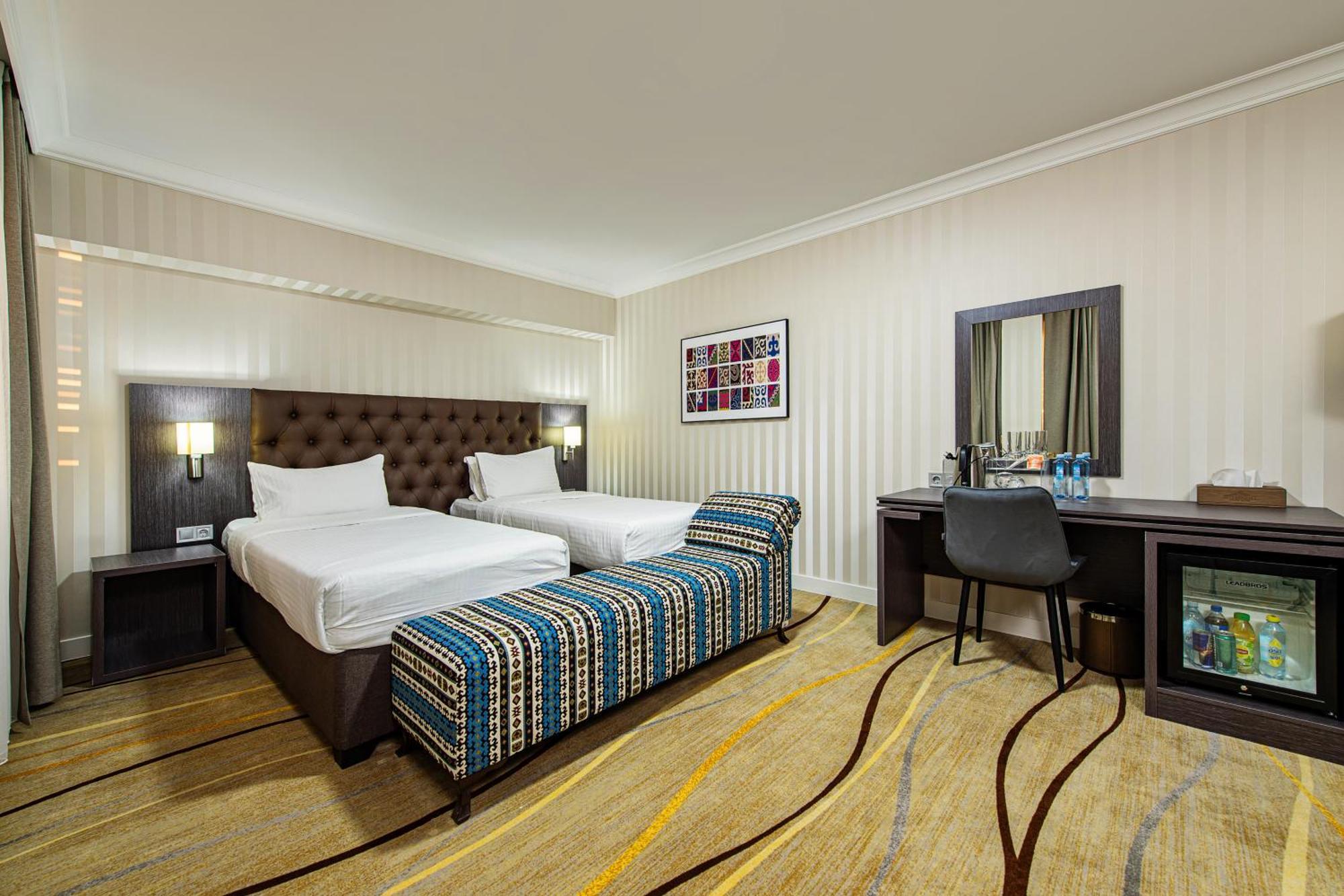 Shymkent Grand Hotel Kültér fotó